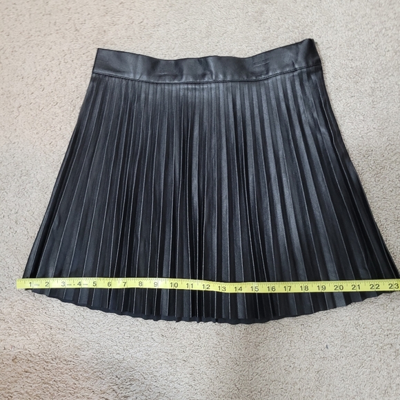Lulus Faux Leather Skirt Size M - Picture 6 of 8